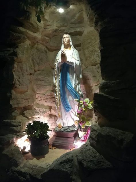 Gua Maria, Marian Garden, Grotto Design, Lourdes Grotto, Home Altar Catholic, St John Vianney, Mama Mary, Mary Statue, Queen Of Heaven