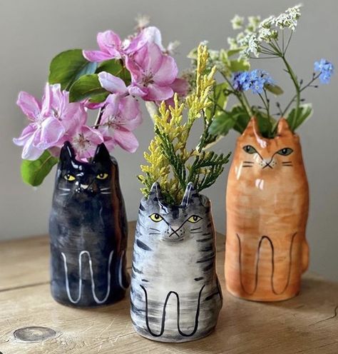 Beginner Pottery, Diy Air Dry Clay, Kids Pottery, White Pottery, Diy Pottery, Ceramic Animals, Whimsical Decor, Ceramics Ideas Pottery, Diy Clay