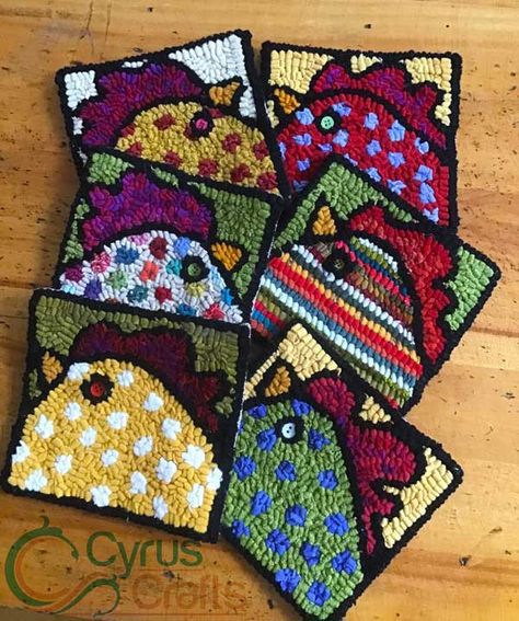 Hooked Mug Rugs Patterns, Hooked Mug Rugs, Needle Punching Patterns, Locker Hooking Rugs, Locker Hooking Patterns, Rug Hooking Patterns Free Design, Primitive Rug Hooking Patterns Free, Latch Hook Rugs Patterns, Christmas Rug Hooking