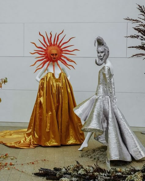 Surrealist Ball, The Moon And The Sun, Moon And The Sun, Moon Costume, Happy Winter Solstice, Costume Inspo, Halloween Inspo, Arte Inspo, Costume Mask