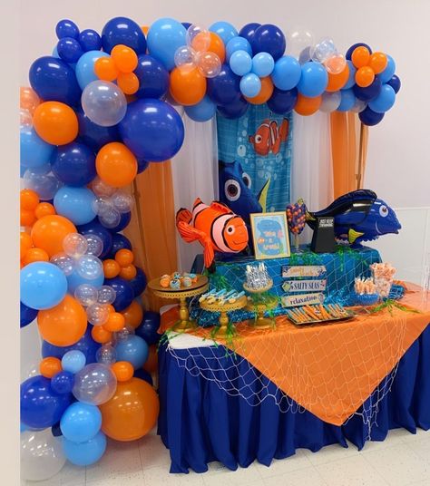 Finding Nemo Candy Table, Nemo Birthday Party Decorations Diy, Nemo Table Decorations, Nemo Balloon Arch, Diy Finding Nemo Decorations, Nemo Themed Birthday Party Decoration, Finding Nemo Dessert Table, Finding Nemo Gender Reveal, Finding Dory Birthday Party Decorations