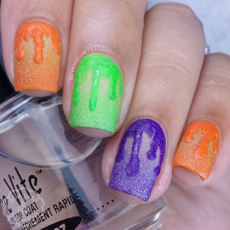 Green Halloween Nails, 13 Days Of Halloween, Fall Halloween Nails, Holiday Themed Nails, Themed Nail Art, Halloween Nail Ideas, Orange Green Purple, Green Halloween, Cute Halloween Nails