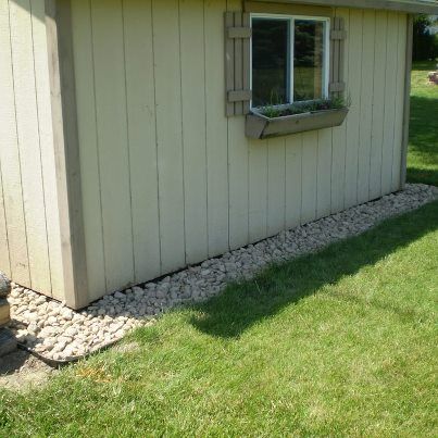 Edging for storage sheds! That looks great doesn't it? Now that is a great shed design idea. Shed Edging Ideas, Border Around Shed, Landscape Around Storage Shed, Edge Right Metal Edging, Cabana Ideas, Shed Design Plans, Yard Sheds, Backyard Storage Sheds, Backyard Storage