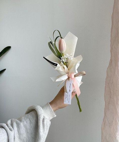 Rose Buket, Bouquet Flores, Single Flower Bouquet, Quince Decor, Flower Boquet, Bouquet Wrapping, Diy Bouquet Wrap, Luxury Flower Bouquets, Flower Bouquet Diy