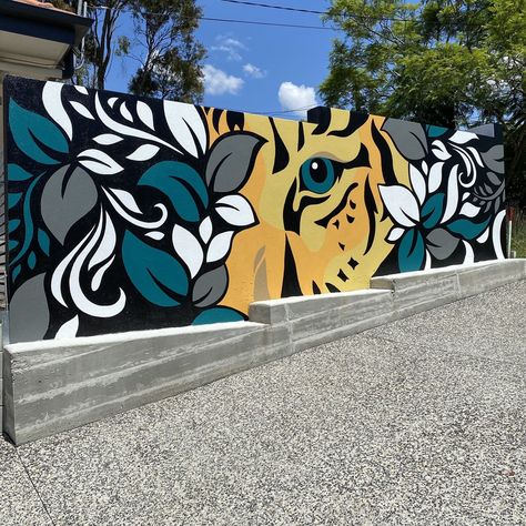 This external mural was painted to conceal a block wall and create interesting imagery as part of the entrance to the home. Simple botanical and tiger elements were used to create an interesting oversize artwork mural. Interesting Wall Paint Ideas, Funny Murals, Mural Wall Art Outdoor, Cool Wall Murals, Street Art Graffiti Murals, Simple Mural, Exterior Murals, Mural Simple, Jungle Mural