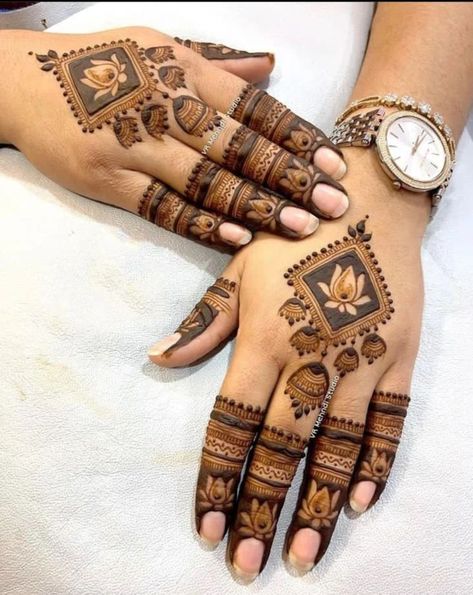 Back Side Mehndi Design, Side Mehndi Design, Back Side Mehndi, Beautiful Simple Mehndi Design, Housefull 4, Mehndi Designs Simple, Simple Mehendi Designs, Back Hand Mehndi, मेहंदी डिजाइन