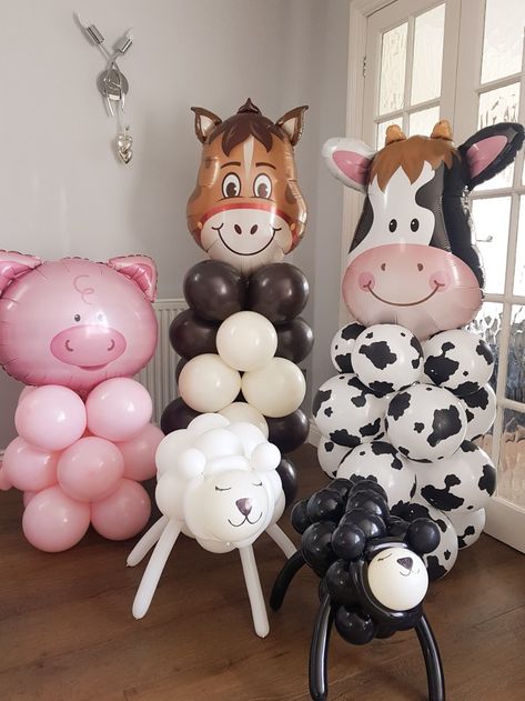 Barn Birthday Party, Rodeo Birthday Parties, Cow Birthday Parties, Barnyard Birthday Party, Maluchy Montessori, Farm Theme Birthday, Farm Animal Party, Farm Animals Birthday Party, Farm Themed Birthday Party