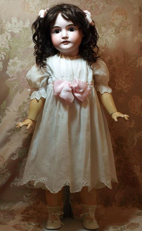 Kestner Dolls, Porcelain Dolls For Sale, Antique Porcelain Dolls, Antique Doll Dress, Indian Dolls, Sleep Eyes, Dolls Dress, Victorian Dolls, French Dolls