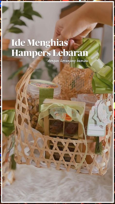 Gift Hamper - Have you ever feel like you're wasting your time looking? Visit to get what you want from one of the worlds largest online retailer! Act NOW! Flower Hampers Basket, Parcel Lebaran Hampers Eid, Hamper Raya Ideas, Food Gift Hampers Packaging Ideas, Lebaran Hampers Gift Ideas, Parcel Lebaran Unik, Basket Hampers Ideas, Hampers Lebaran Eid Idea, Ied Hampers Idea