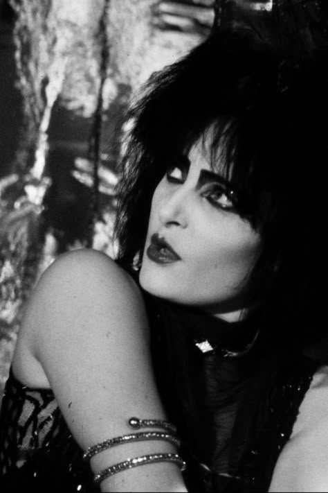 Siouxsie Sioux
Siouxsie and the Banshees, Hammersmih Palais 11/28/82 (Photo by Steve Rapport) Siouxsie Sioux 80s, Goth 80s, Goth Ideas, Siouxsie Sioux, Siouxsie And The Banshees, Goth Stuff, Joey Jordison, Deep Sea Creatures, Hayley Williams