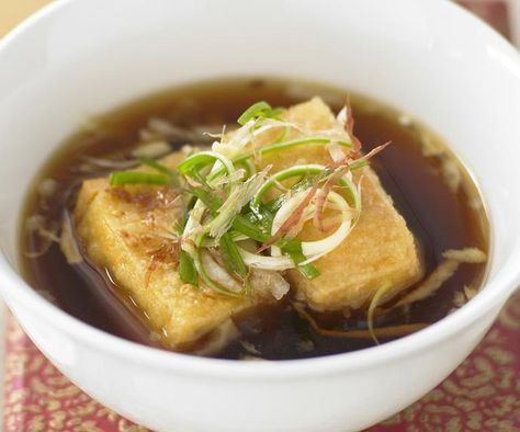 Agedashi (pronounced ah-gah dah-she], a simple dish of deep-fried tofu in a flavourful sauce, is a popular entrée in both Japanese restaurants and homes. Agedashi Tofu Recipe, Agedashi Tofu, Japanese Appetizers, Deep Fried Tofu, Tofu Recipe, Tofu Dishes, Fried Tofu, Japanese Dishes, Food Test