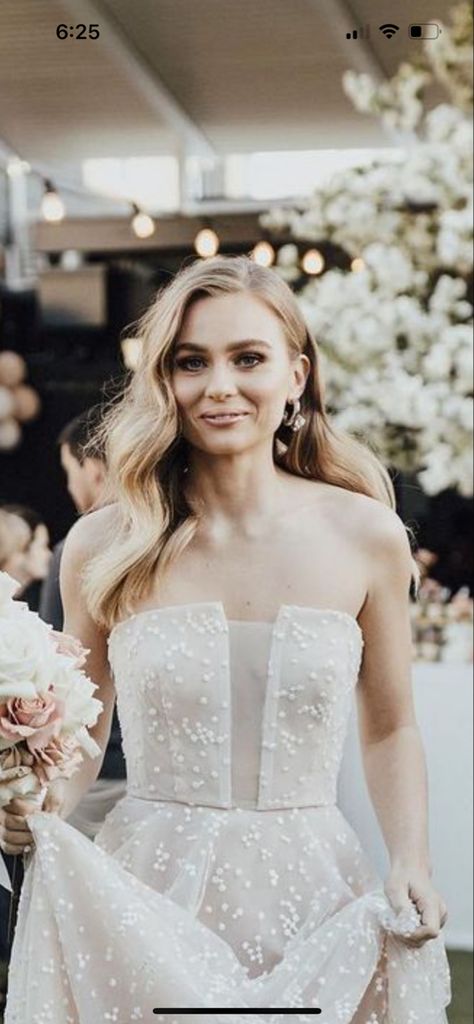 Wedding Hair To One Side Down, Bridesmaid Hair Classic Curls, Simple Wavy Wedding Hair, Curled Hairstyles Down Simple, Long Hair Wedding Styles All Down Curls, Hair Down Wavy Wedding, Strapless Dress Hairstyles Medium Hair, Simple Wedding Hair Down Curls, Bridal Hair Side Part Down