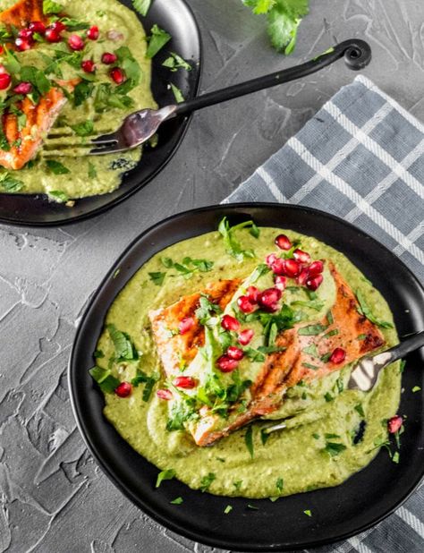 Fish in Tomatillo Cream Sauce on a black ceramic plate with a grey checked napkin. Mexican Fish, Tomatillo Recipes, Poached Fish, Mexican Seafood, Cod Fish Recipes, Pepper Sauce Recipe, Tomatillo Sauce, Sauce For Salmon, Traditional Mexican Food