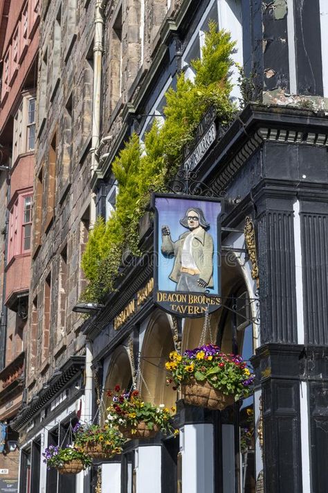 Edinburgh Pub, Royal Mile Edinburgh, Scotland Uk, Pub Signs, Image Photography, Editorial Photography, Edinburgh, Stock Photography, Big Ben