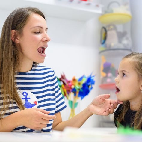 speech therapist talking to an autistic kid Myofunctional Therapy, Speech Pathologist, Language Disorders, Speech Delay, Tongue Health, Speech Therapist, Facial Muscles, Speech Pathology, Speech Language Pathologists