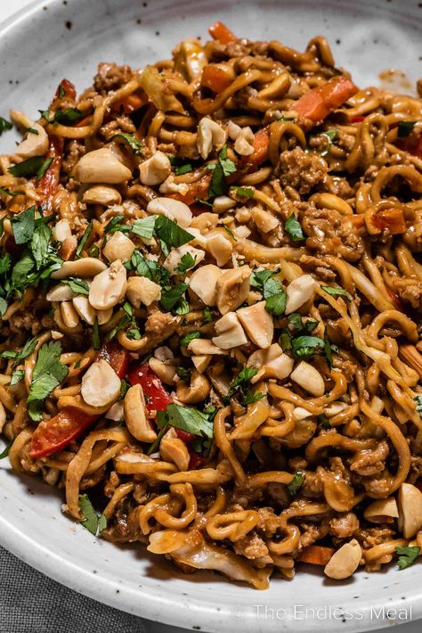 Ground Chicken Ramen, Ramen Noodle Sauce, Chicken Peanut Noodles, Thai Chicken Peanut, Peanut Chicken Noodles, Chicken Ramen Noodle Recipes, Thai Chicken Noodles, Thai Peanut Noodles, Peanut Sauce Noodles