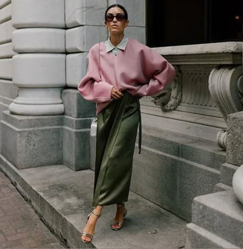 Liz Damrich, Elizabeth Damrich, Satin Skirt Outfit, Look Rose, Midi Wrap Skirt, Corporate Chic, Color Combinations For Clothes, Antonio Melani, Green Skirt