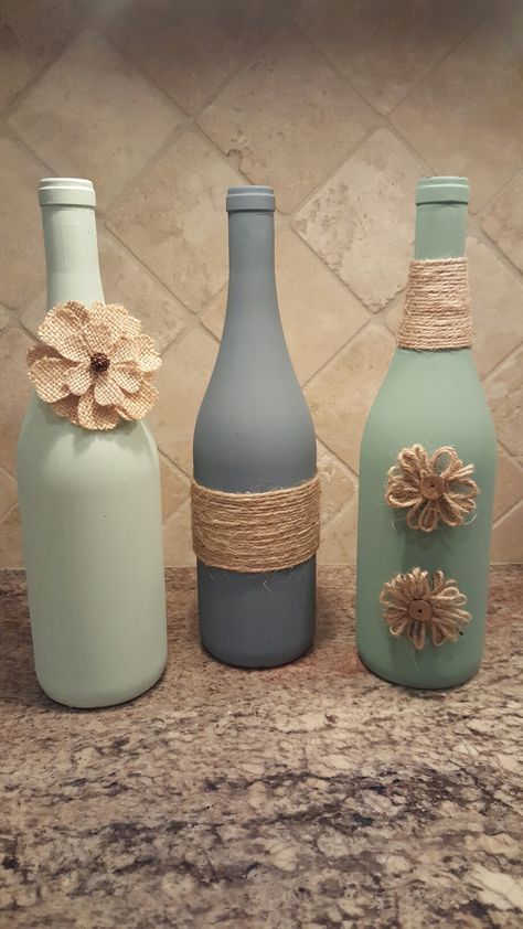 Rustic Bottle Decor, Wine Bottles Decoration Ideas, Spring Wine Bottle Crafts, Diy With Wine Bottles, Painting Wine Bottles Diy, How To Decorate Wine Bottles, Empty Wine Bottle Ideas Decor, Wine Bottle Crafts Diy Easy, Wine Bottle Decorating Ideas