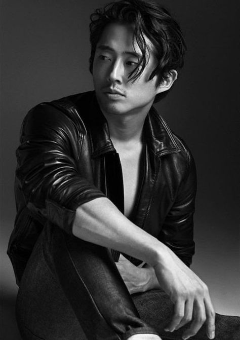 Twd Glenn, Steve Yeun, Glenn The Walking Dead, Walking Bad, Steven Yuen, Glenn Rhee, Steven Yeun, Interesting Faces, Attractive People