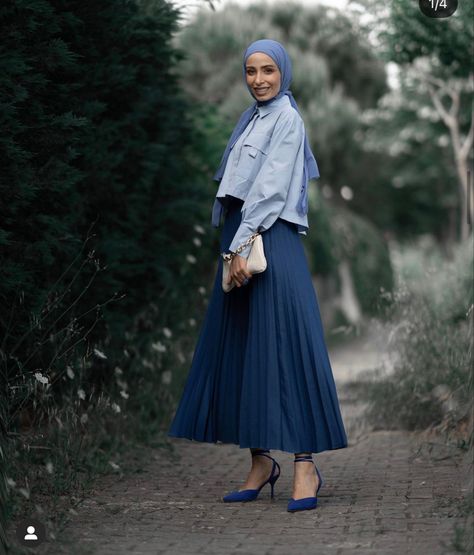 Navy Blue Long Skirt, Blue Skirt Outfits, Anna Bey, Outfit Modest, Monochromatic Fashion, Monochromatic Outfit, Muslim Outfits Casual, Hijab Styles, Hijabi Outfits Casual