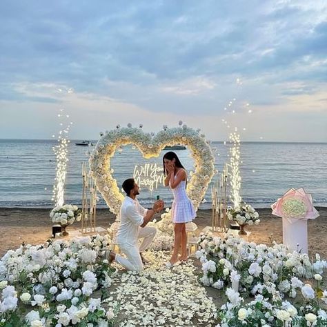 Proposal Ideas Beach, Luxury Proposal, Proposal Videos, Proposal Pictures, Beach Proposal, Wedding Types, Wedding Dresses Cinderella, Proposal Photos, Wedding Proposals