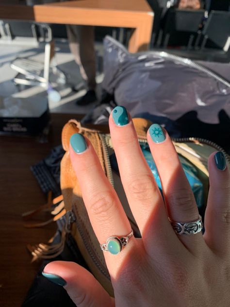 Nails Acrylic Hippe, Cute Earthy Nails, Short Indie Nails, Hippie Acrylics, Cute Hippie Nails, Hippie Acrylic Nail Designs, Earthy Nails Short, Boho Short Nails, Road Trip Nails