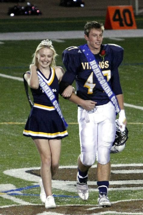 L to R: Dakota Fanning, Henry Aleck. Both students were elected Homecoming Queen and King. Homecoming Princess, Cheer Couples, Homecoming Football Game, Cute Couples Football, Cheerleading Pics, Homecoming Football, Homecoming King, Fanning Sisters, Dakota And Elle Fanning