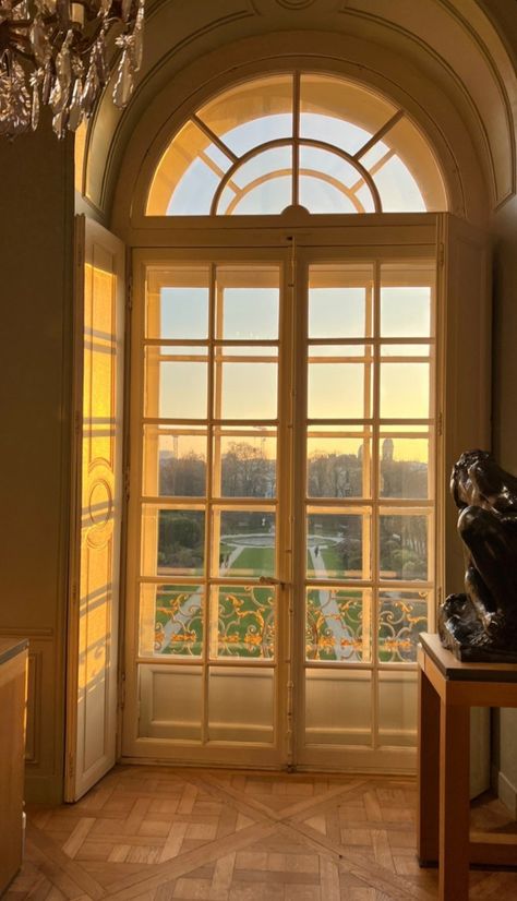 romantic sunset from a window of a royal palace 🏰 #romantic #royal #aesthetic Royal House Aesthetic, Royal Life Aesthetic, Royal Palace Aesthetic, Royal Aesthetics, Palace Aesthetic, Royal Room, Castle Rooms, Cinderella 2015, Royal Core