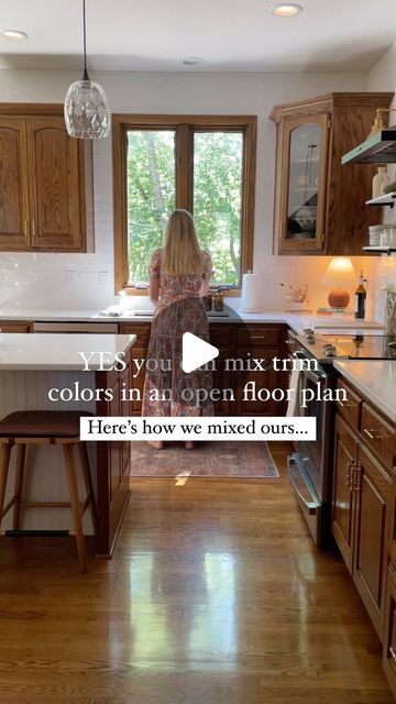 Sara Chiodo | Virtual Interior Designer on Instagram: "Permission to mix trim colors in an open floor plan!

Here are my top tips on how to do so:

✔️Take advantage of moldings, archways, and entry/door casings. These act as nice transitions between rooms so you can play with color. Our dining room is a good example of this - even though the floor plan is open, the room is encased, allowing us to easily change paint colors for both the trim and the walls.

✔️When you don’t have moldings or casings to use to your advantage, use artwork or rugs to tie the rooms together. 

✔️Create a cohesive color palette: even though you’re mixing both wall and trim colors, you still want all the colors to feel in balance and in harmony with each other ✨

We use a mix of warm wood tones, beiges/taupe, char Transitioning Paint Colors Between Rooms, Wall And Trim Colors, Outdoor House Colors, Natural Wood Trim, Warm Wood Tones, Trim Colors, Outdoor House, Paint Inspiration, Door Casing