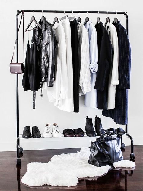 The 4-Pile Strategy for Simplifying Your Wardrobe Makeshift Closet, Neat Closet, Garderobe Diy, Minimalist Dekor, Organizar Closet, Dressing Design, Minimalist Closet, Clothes And Shoes, Better Style