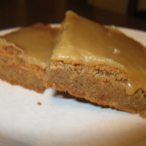 Snickerdoodle Blondies Snickerdoodle Blondies Recipe, Ginger Crunch, Snickerdoodle Blondies, Butterscotch Sauce, Caramel Glaze, Ginger Slice, Blondies Recipe, Butter Bars, Biscuits Easy