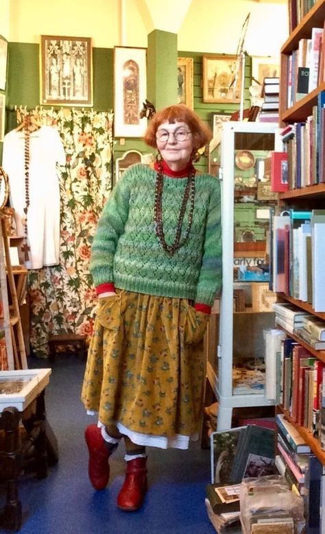 Vintage Mixed With Modern Outfits, Granny Outfit Style, Funky Art Teacher Outfits, Grannycore Outfit, Me Made Wardrobe, Eccletic Fashion, Grannycore Fashion, Granny Outfit, Grandmacore Fashion