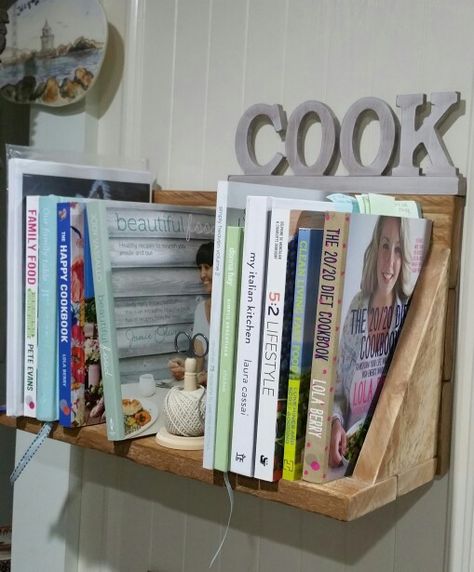 Kitchen Cookbook Storage, Kitchen Cookbook Display, Kitchen Cookbook Shelf, Kitchen Wall Shelf Ideas, Shelving In Kitchen, Cookbook Display, Kitchen Decor Hacks, Cookbook Storage, Cookbook Shelf