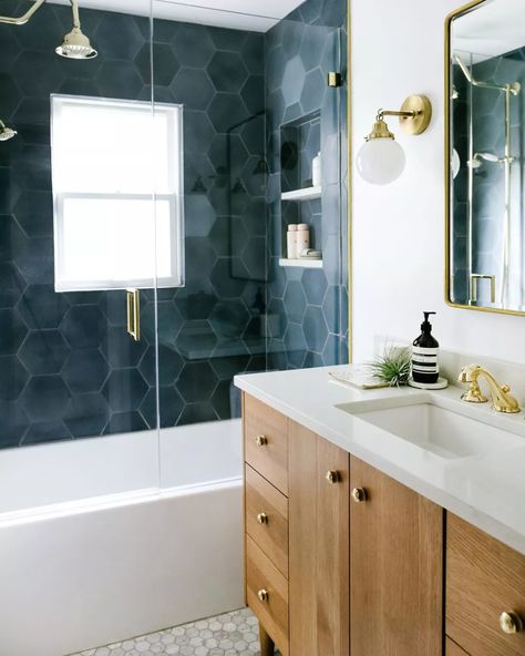 Gorgeous Bathroom Tile, Hexagon Tile Bathroom, Beautiful Tile Bathroom, Makeover Kamar Mandi, Blue Bathroom Tile, Subway Tiles Bathroom, Bathroom Tile Designs, Boys Bathroom, Basement Bathroom