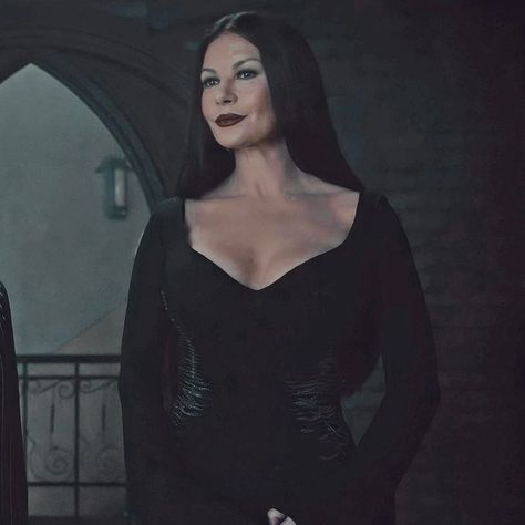 𝕨𝕖𝕕𝕟𝕖𝕤𝕕𝕒𝕪 #wednesday #morticianaddams Mortisha Adams, Addams Family Movie, Charles Addams, Percy Hynes White, Gomez And Morticia, Zeta Jones, American Comedy, Morticia Addams, Adams Family