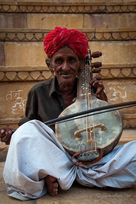 Ethiopia People, Street Photography People, Human Figure Sketches, Amazing India, Street Musician, India Culture, India Photography, Jaisalmer, Figure Sketching