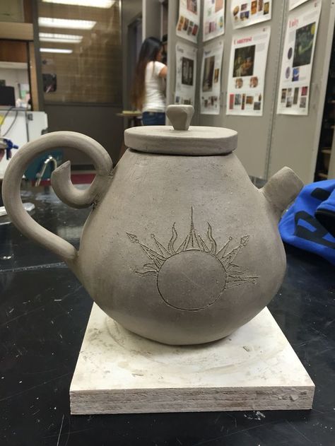 Pottery Coil Pot Ideas, Coil Tea Pot, Biggest Animals In The World, Ceramic Lessons, High School Ceramics, Shape Ideas, Ceramic Projects, Slab Ceramics, Pottery Inspo