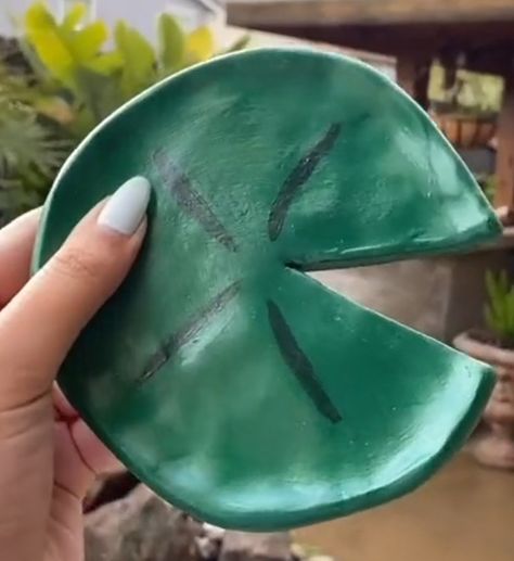 Clay Trays, Clay Dish, Ceramic Jewelry Dish, Clay Diy Projects, Clay Stuff, Ceramic Jewelry, Jewelry Dish, Diy Clay, Lily Pads