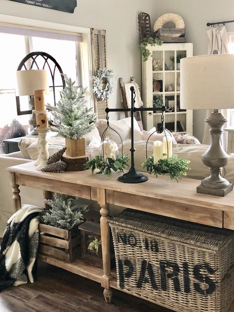 5 Ways To Beat The Winter Blues In Your Home * Hip & Humble Style Farmhouse Living Room Decor, Farmhouse Living Room Decor Ideas, Foyer Decorating, Farmhouse Living Room, Country Living Room, Living Room Decor Ideas, Farmhouse Decor Living Room, Country Style Homes, Room Decor Ideas