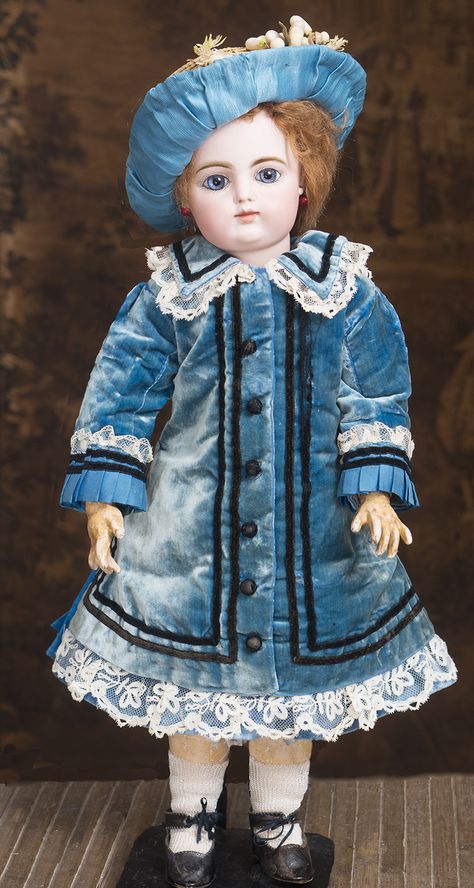 FG bebe doll Antique dolls at Respectfulbear.com Antique French Fashion Dolls, Doll Antique, Antique Porcelain Dolls, Antique Doll Dress, Victorian Costume, Baby Dress Design, Doll Wardrobe, Sewing Doll Clothes, Victorian Dolls