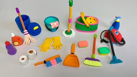 Miniature Clay, Miniature Accessories, Doll House Crafts, Broom And Dustpan, Doll Barbie, Clay Crafts Air Dry, Doll Home, Polymer Clay Miniatures, Design Nails