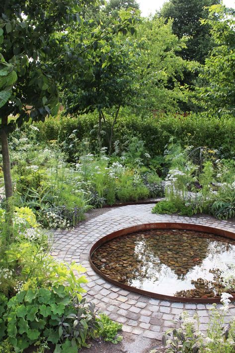 Garden Design: Dining Outdoors - Westbury Garden Rooms Westbury Gardens, Taman Air, Potager Garden, Cottage Gardens, Have Inspiration, Water Features In The Garden, Garden Fountain, The Secret Garden, A Pond