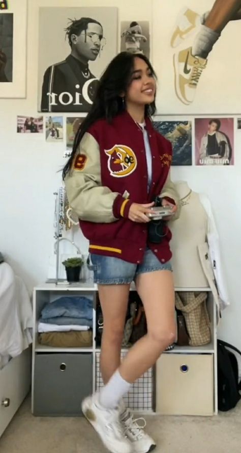 80s Jacket Outfit, 80s Fashion Aesthetic, Stranger Things Fashion, 80s Inspired Outfits, 80s Fashion Outfits, Varsity Jacket Outfit, Jacket Outfit Women, 1980's Fashion, 80s Jacket