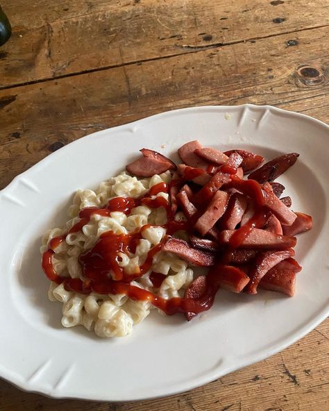 Tommy Bullen Cåxarn on Instagram: “Idag bjöd jag på stuvade makaroner & korv 👌🏻😉 Så gott varje gång!! #food #foodphotography #foodpics #foodgasm #mittkök #köket #köketse…” Waffles, On Instagram, Pins, Instagram