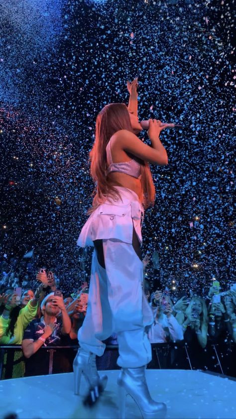 Ariana Grande Background, Ariana Grande Images, Ariana Grande Concert, Ariana Grande Album, Ariana Grande Sweetener, Ariana Grande Outfits, Ariana Grande Fans, Ariana Grande Cute, Ariana Grande Style