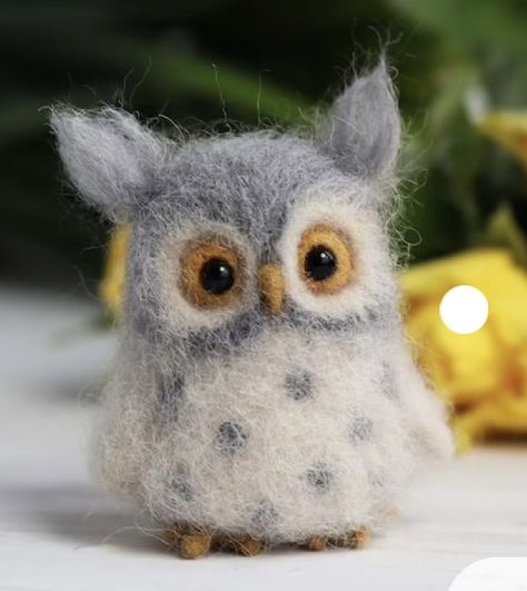 Wool Toys Handmade, Owl Needle Felting, Needle Felt Characters, Needle Felt Owl, Needle Felted Cow, Needle Felt Christmas Ornaments, Needle Felted Animals For Beginners, Felt Xmas Ornaments, Christmas Needle Felting Ideas