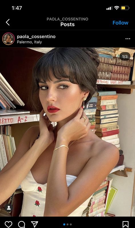 Long Hair Hairstyles With Bangs, Paola Cossentino Hair, French Bangs Medium Hair, Maia Mitchell Hair, French Hairstyles, Vintage Bangs, Classic Fashion Looks, Italian Hair, Haircuts For Medium Hair