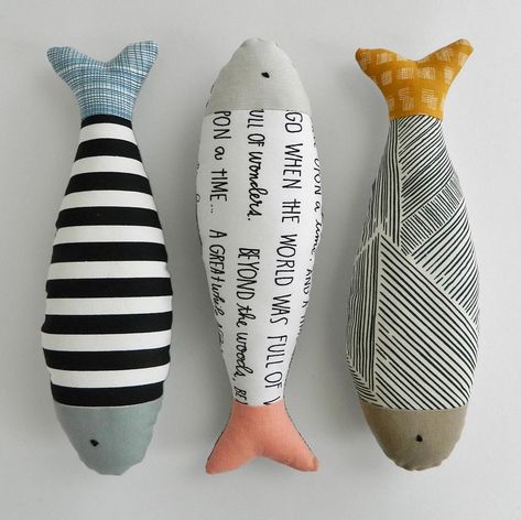 I designed these catnip filled fish kick toys for my 🐈🐈, I think they turned out pretty cute. You can find the pattern in my book That… Cat Toy Sewing, Stuffed Fish, Fabric Fish, Diy Sewing Gifts, Toy Sewing, Fish Cat Toy, Sewing Stuffed Animals, Small Sewing Projects, Fish Patterns