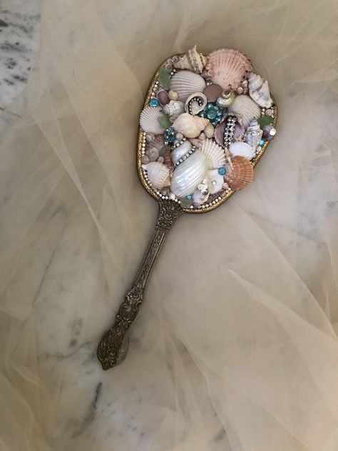 Shell Hand Mirror, Sea Shell Mirrors Seashell Frame, Seashell Mirror Diy, Sea Shell Mirrors, Sea Shell Mirror, Ocean Mirror, Corpse Bride Art, Shell Mirrors, Mermaid Mirror