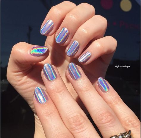 hologram chrome nals via thebeautydepartment.com Hologram Nails, Chrome Nail Colors, Chrome Nail Polish, Emerald Nails, Holo Nails, Nails Chrome, Chrome Nail Art, Chrome Nail, Holographic Nails